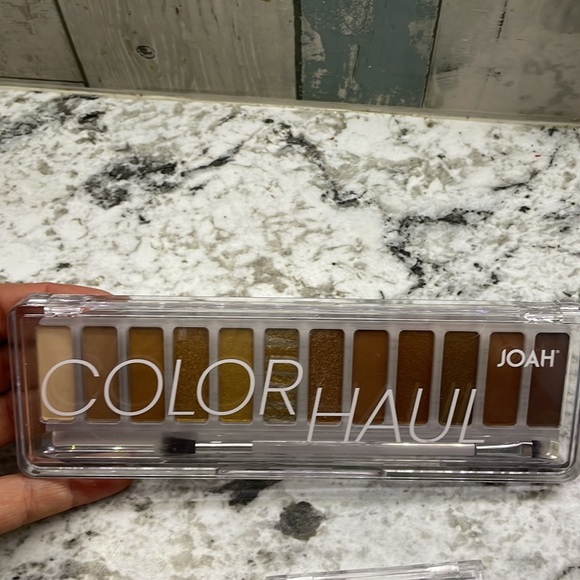 4 Joah eyeshadow palettes - Picture 2 of 4
